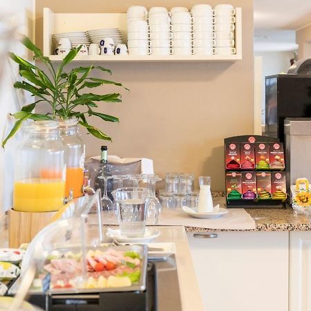 Hotel Nettuno Бренцоне сул Гарда Екстериор снимка