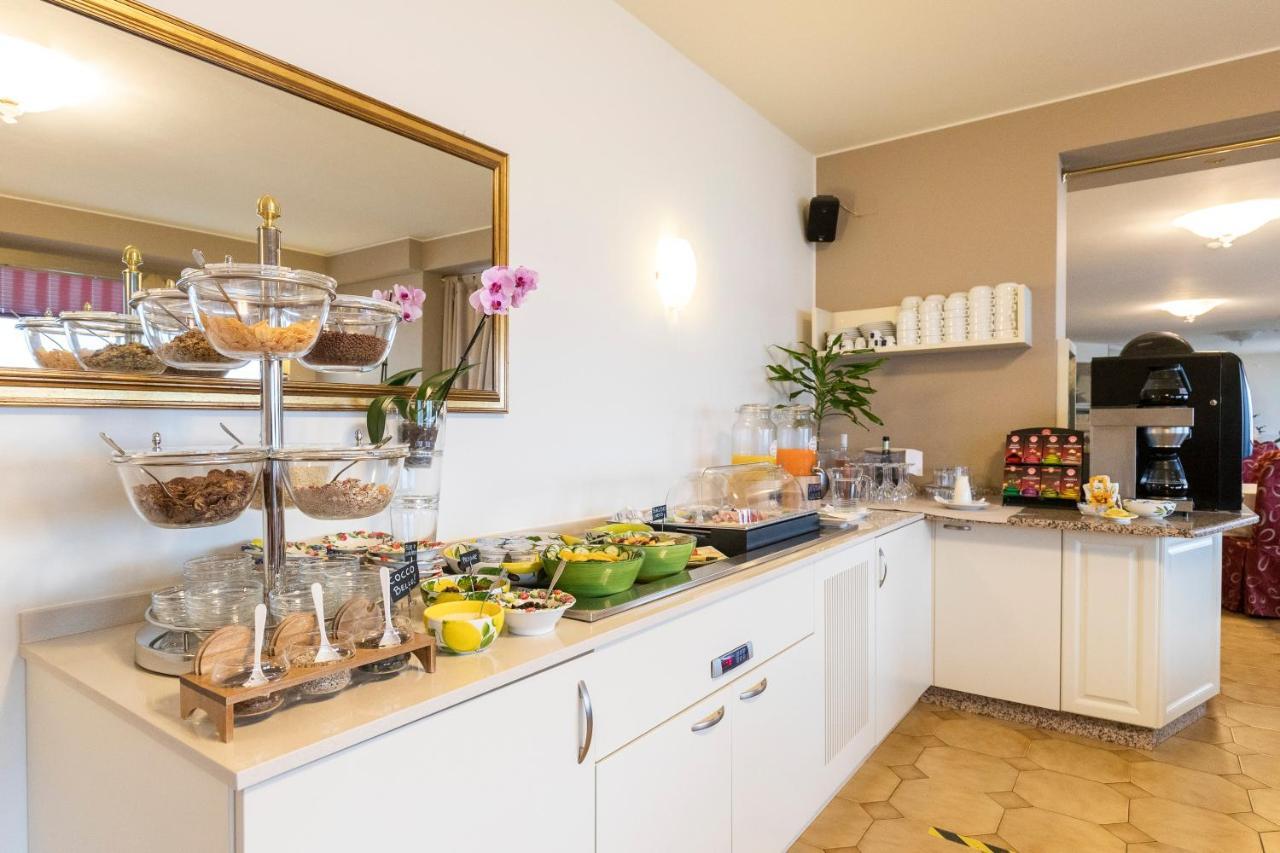 Hotel Nettuno Бренцоне сул Гарда Екстериор снимка